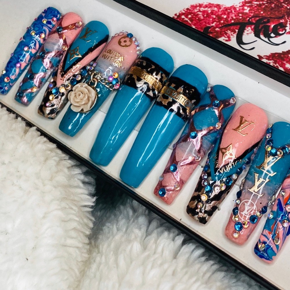 Press on nails